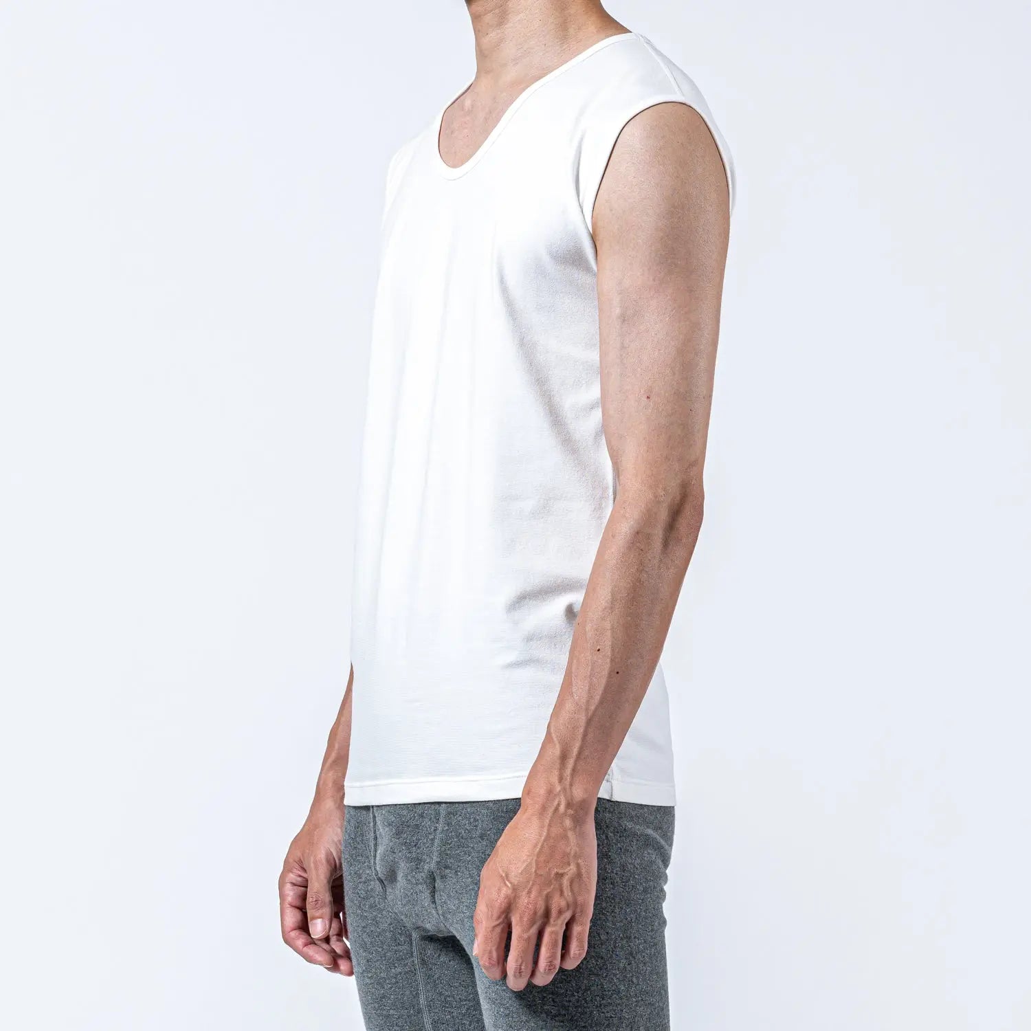 Aquascutum アクアスキュータム 和紙 U首スリーブレスシャツ