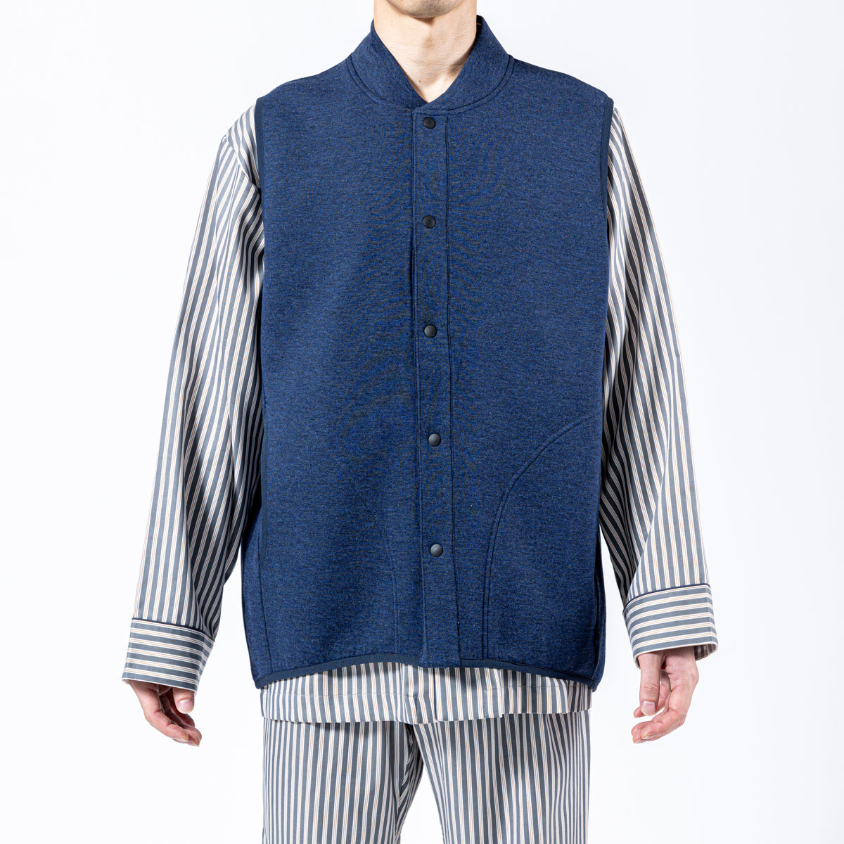 Aquascutum アクアスキュータム TR Cカードボード無地ベスト - ガウンはおりもの  RENOWNINX ONLINE SHOP
